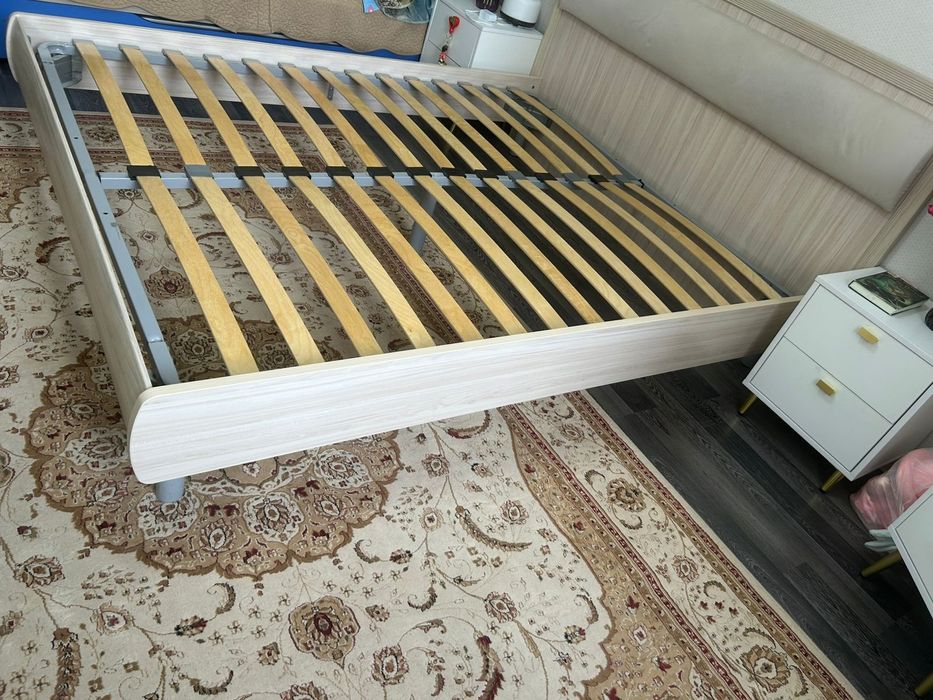 Двухспальняя кровать