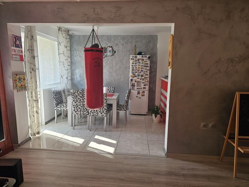 Дава се под наем Тристаен апартамент в София, Дървеница - 117 кв.м за 740 € - Снимка #3