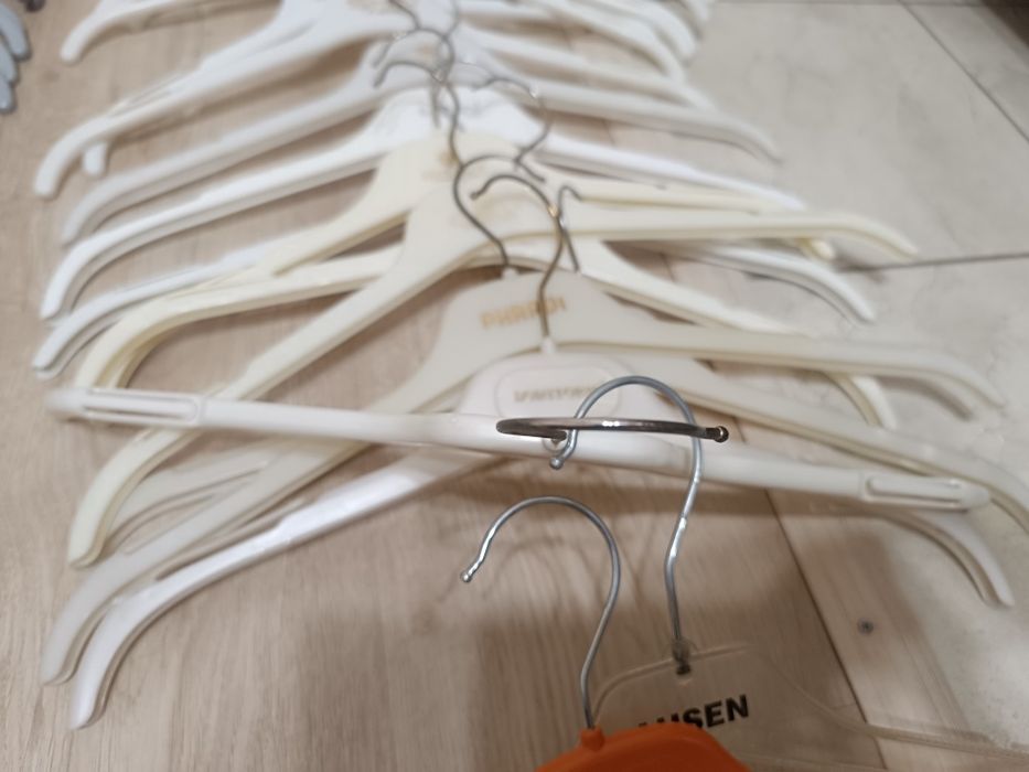 Плечики/ вешалки для одежды