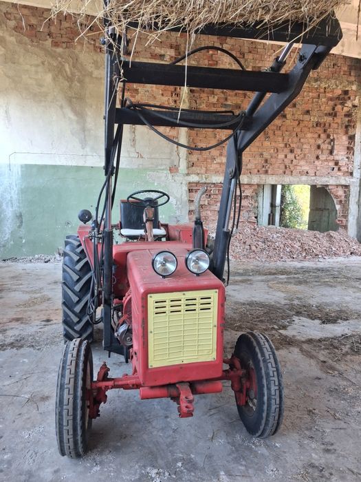 Продавам трактор T25