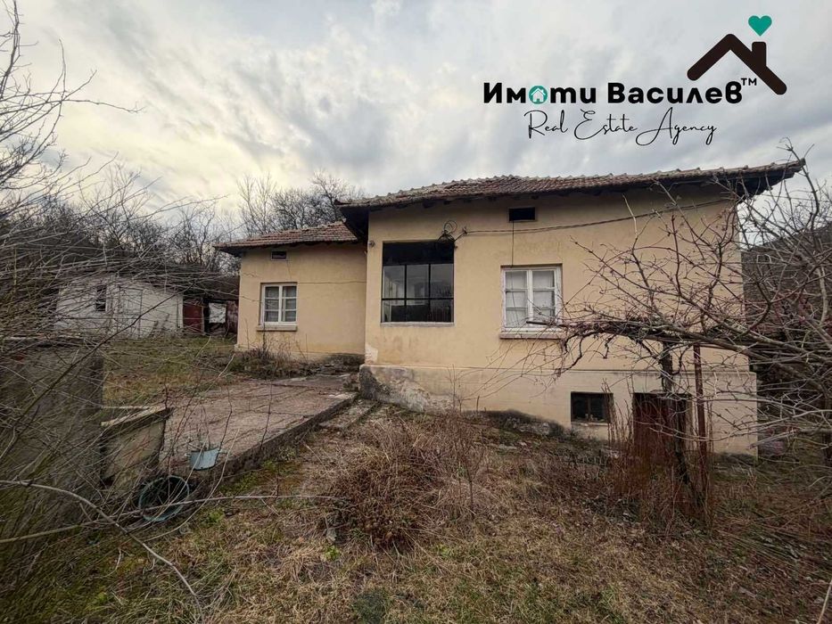 Продава КЪЩА област София, с. Извор