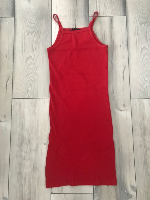 Къса рипсена рокля по тялото