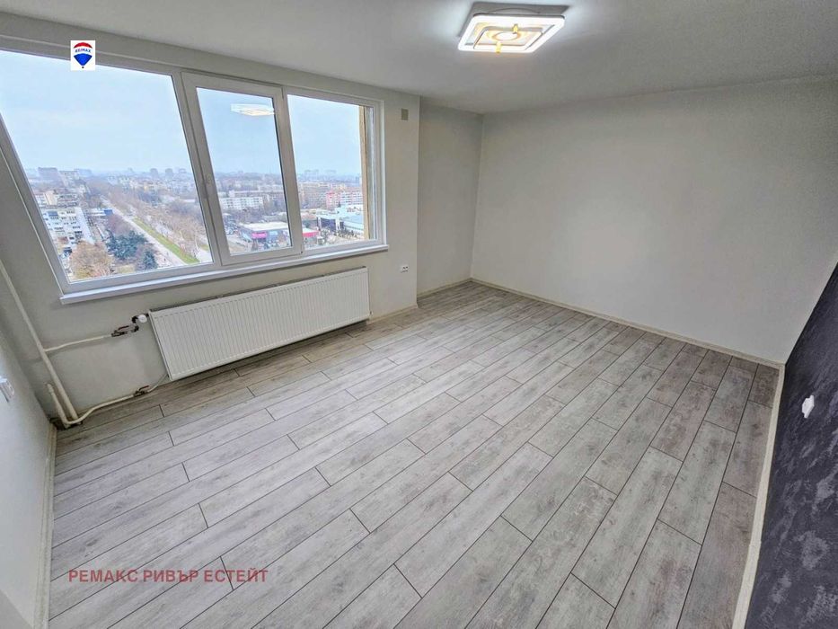 Продава се Двустаен апартамент в Русе, Здравец Изток - 68 кв.м за 1087 €/кв.м - Снимка #3