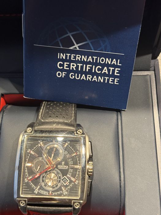 Часовник FESTINA