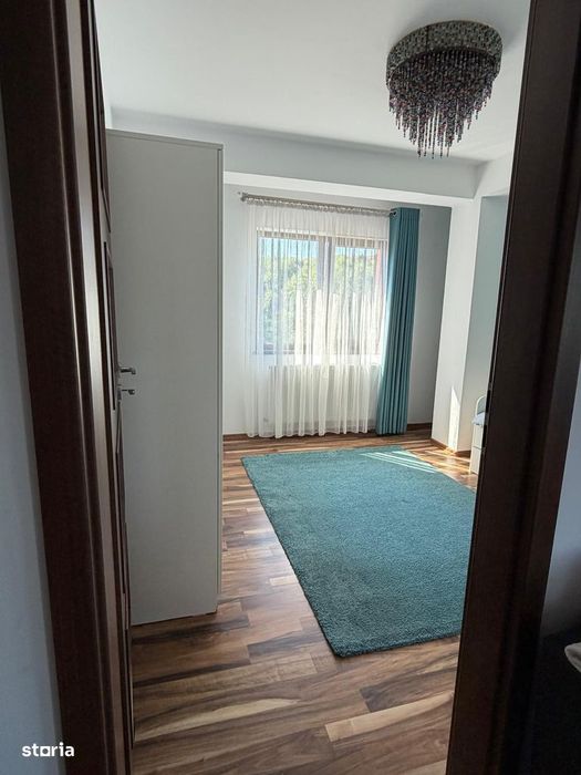 Apartament cu 2 camere, balcon deasupra pârâului și vedere spre pădure