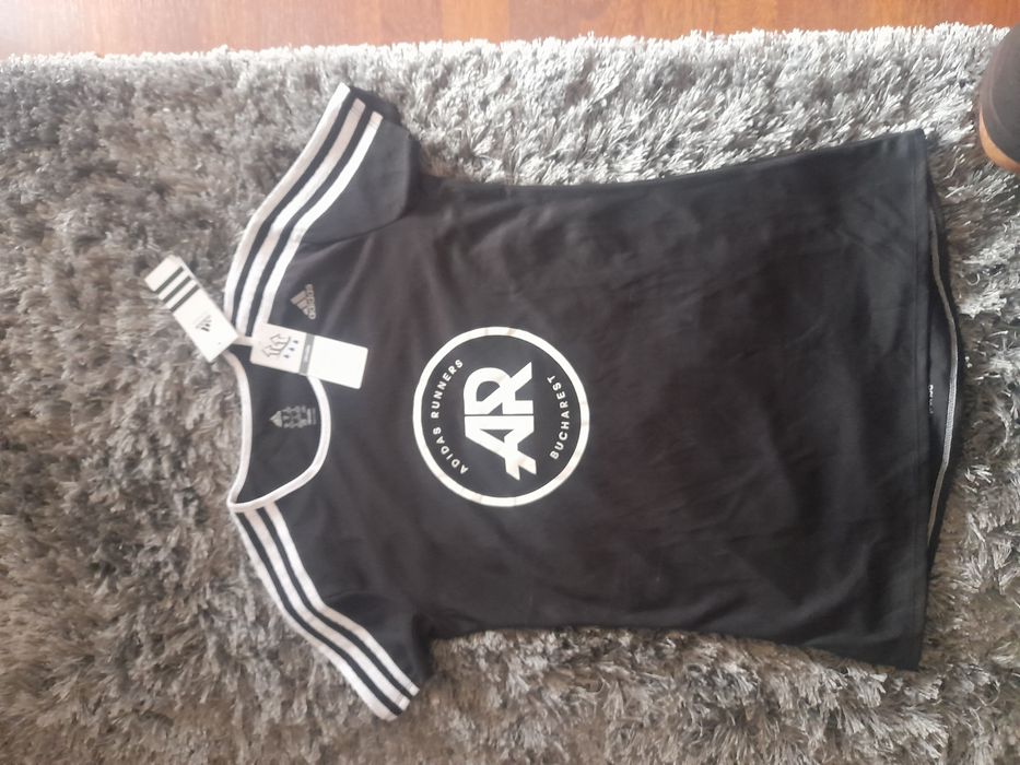 Vând tricou mărimea M