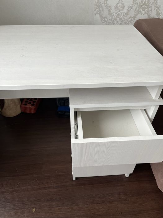 Продам  столы письменные школьные