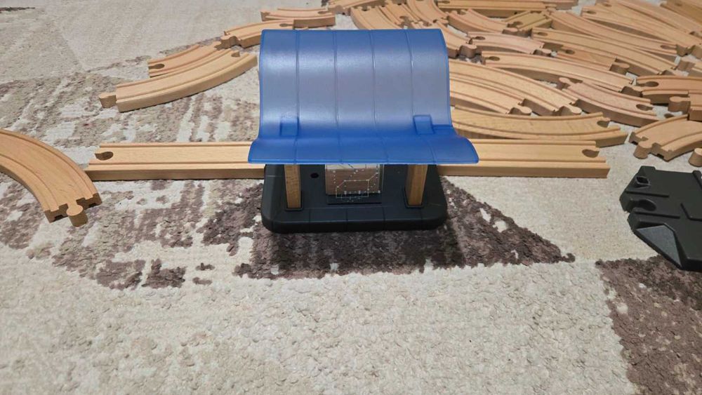 Дървена писта с влакчета от Lidl