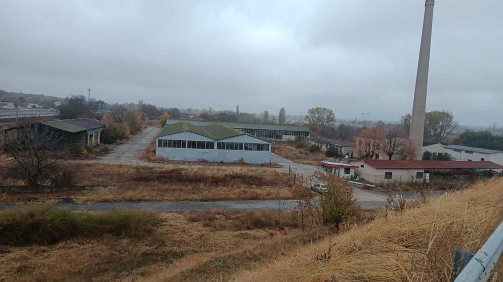 4000 кв закрита площ и 20000 кв открита площ