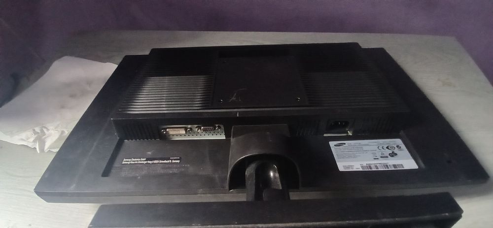 Monitor samsung model vechi (2014), max 60fps  diagonala nu o stiu