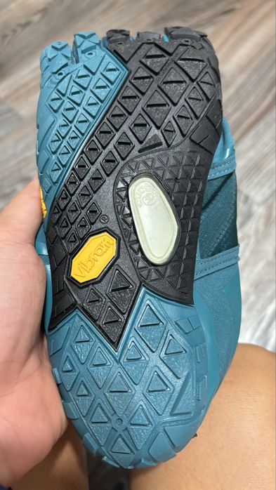 Кроссовки five fingers vibram