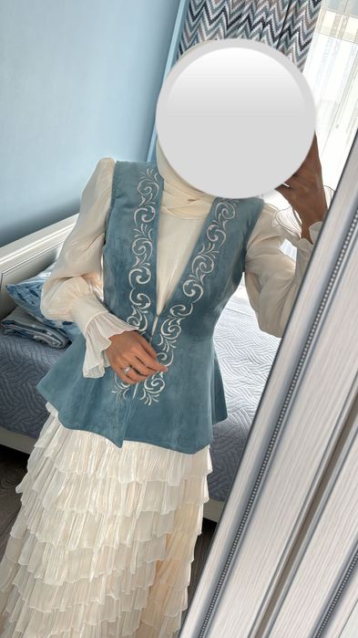 Продам платье с камзолом жилеткой