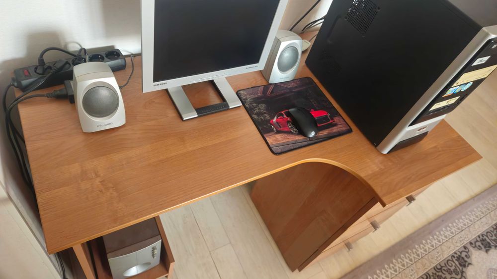 Компьютерный стол