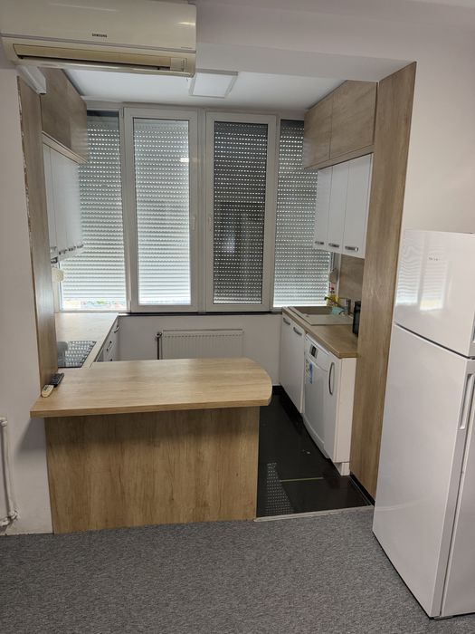 Regim hotelier 4 camere s-au jumatate 2 camere in centru