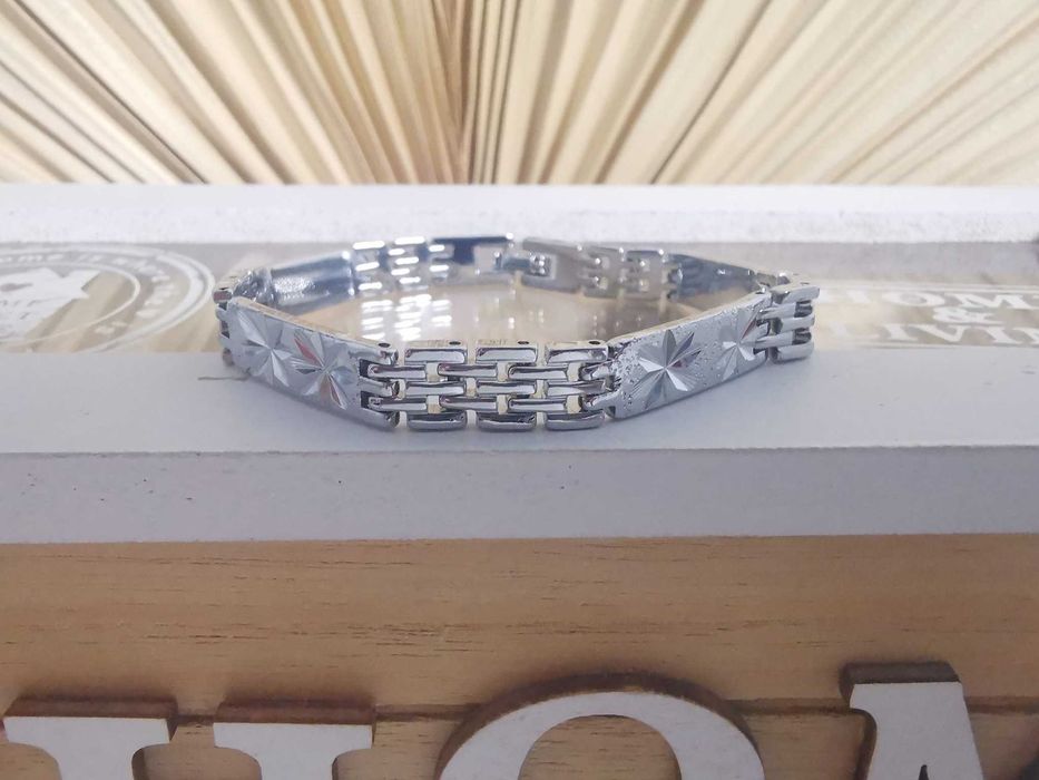 Гривни от медицинска стомана