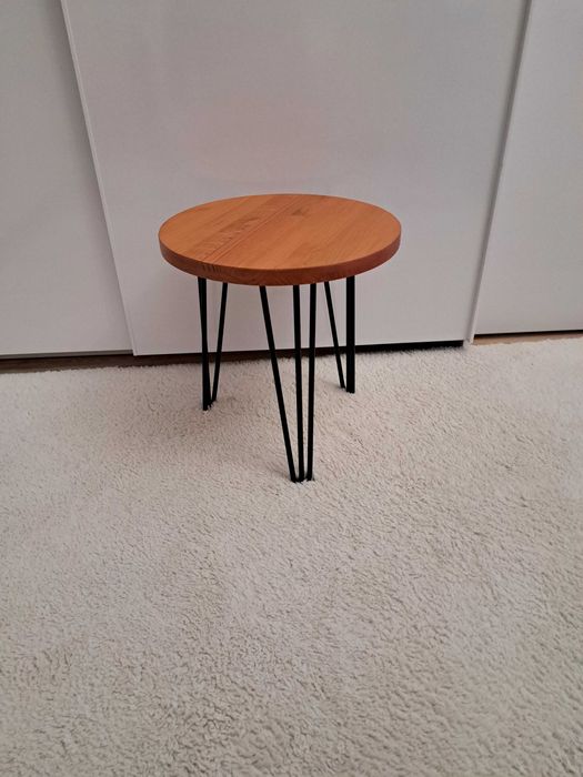 Помощна масичка от масив