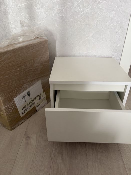 Продам новые прикроватные тумбочки 2 шт , в использовании не были .