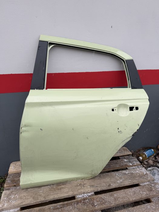 Задна лява врата Suzuki Swift 4