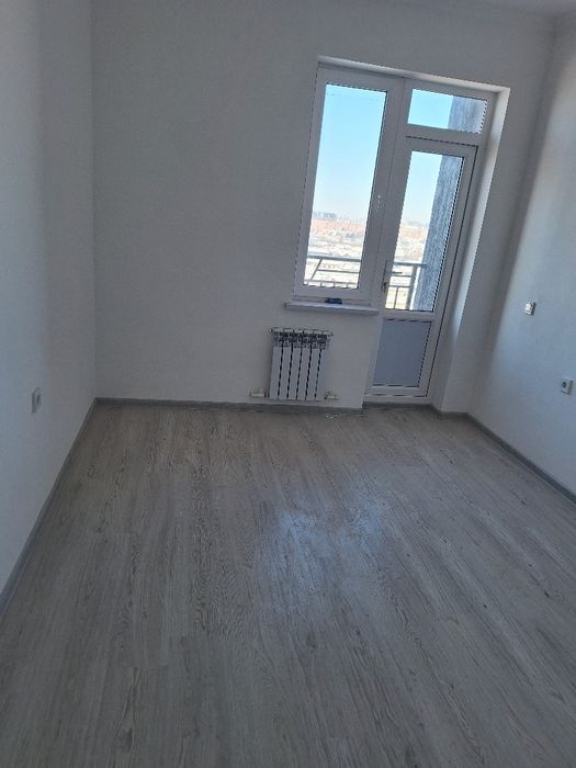 2 xonali kvartira sotiladi