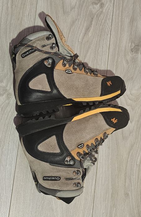 Bocanci de dama pt munte Quechua Forclaz marime 37