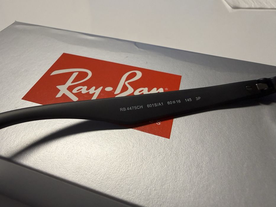 Слънчеви очила Ray Ban уникален модел.