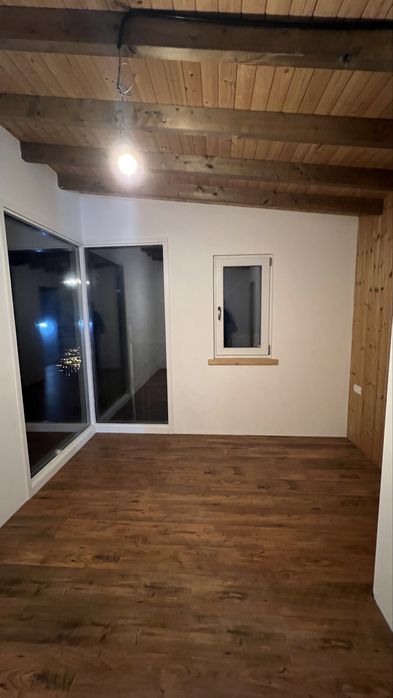 Casă noua aproape de lac