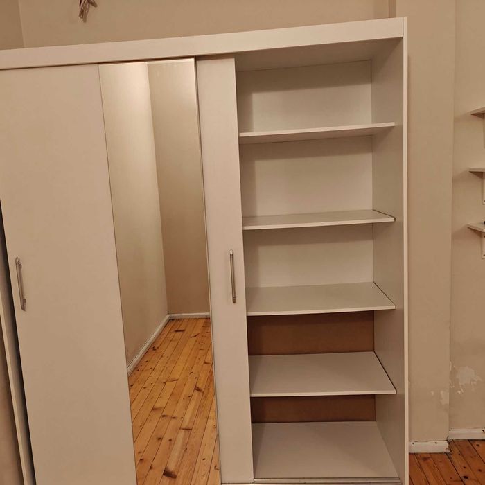 Гардероб с плъзгащи се врати.Размери ширина181/височина213/дълбочина58