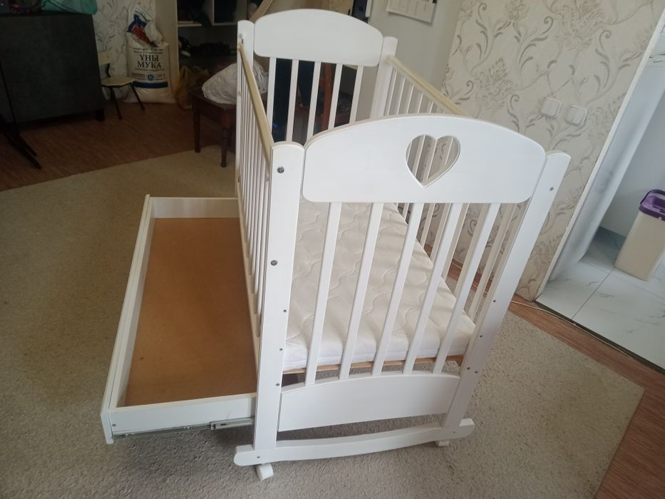 Детская деревянная кроватка