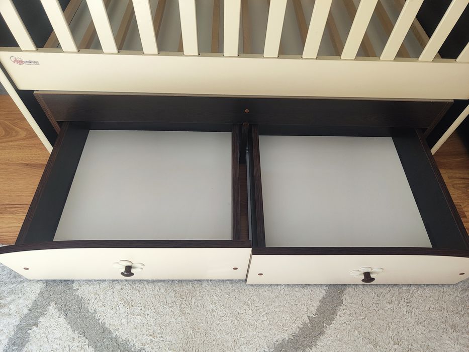 Дървена бебешка кошара