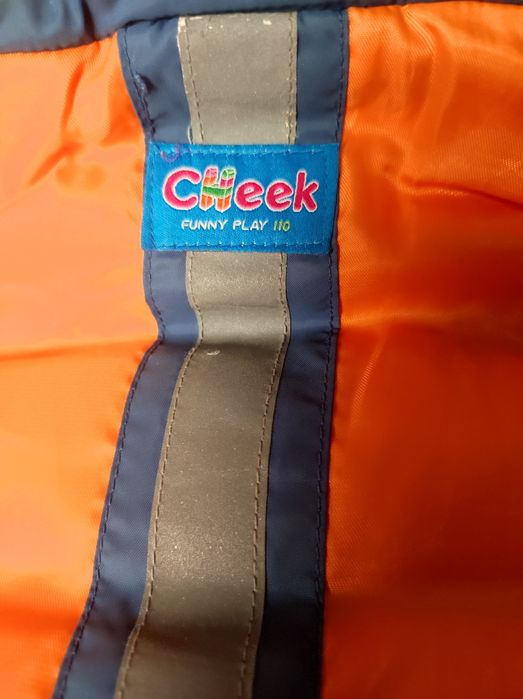 Теплая фирменная желетка