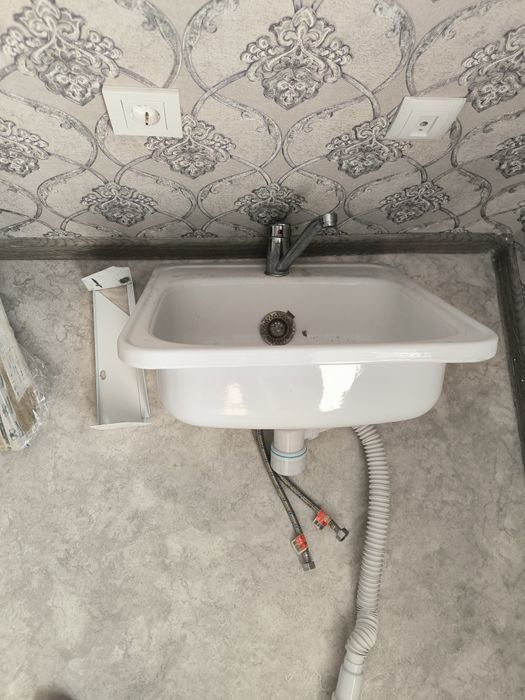 Раковина со смесителем