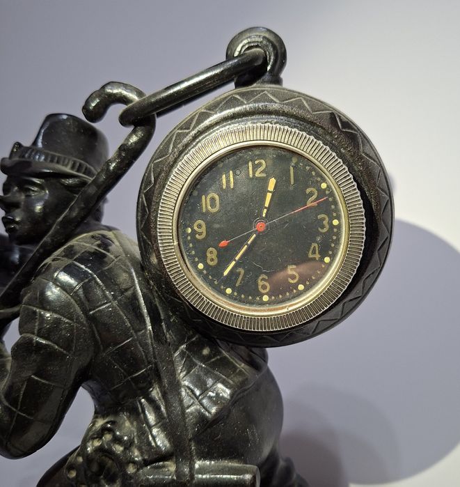 Часы Хранитель времени