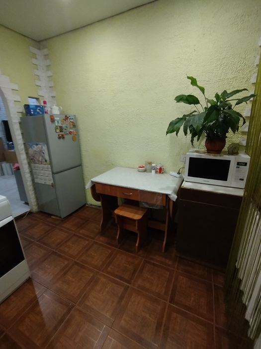 Продается двух. ком. квартира.