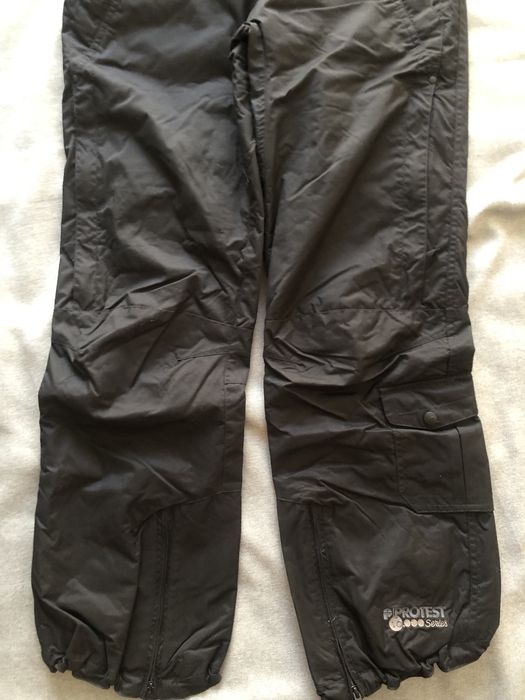 Грейка Protest черна