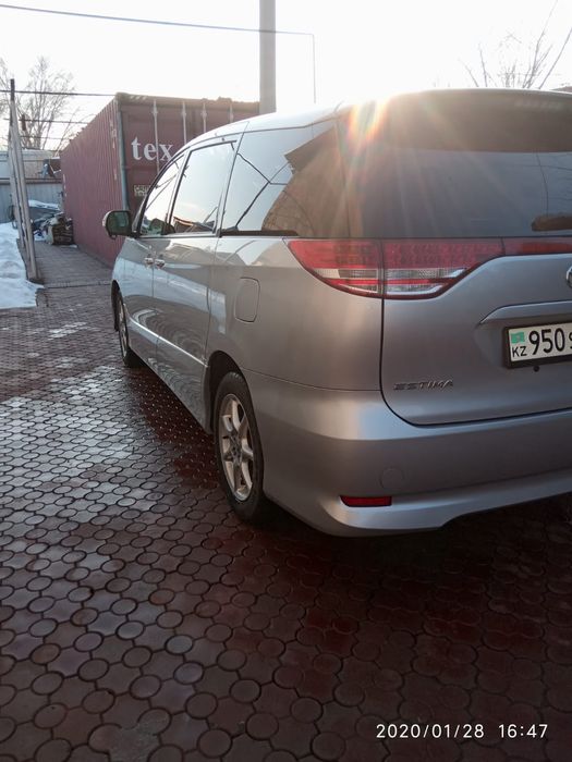 Продам Toyota Estima минивен