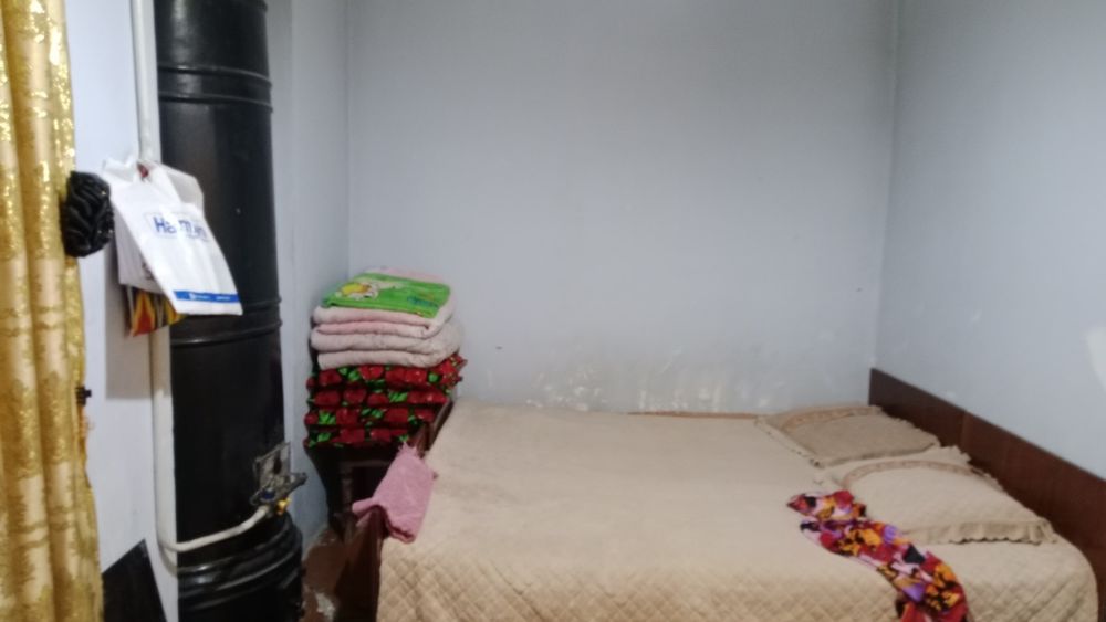 Srochna Olmaliq shahrida xovli uy sotiladi