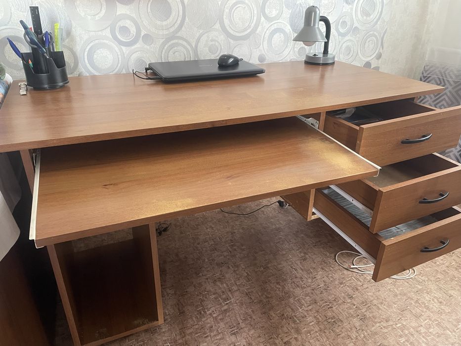 Продам письменный (компьютерный) стол