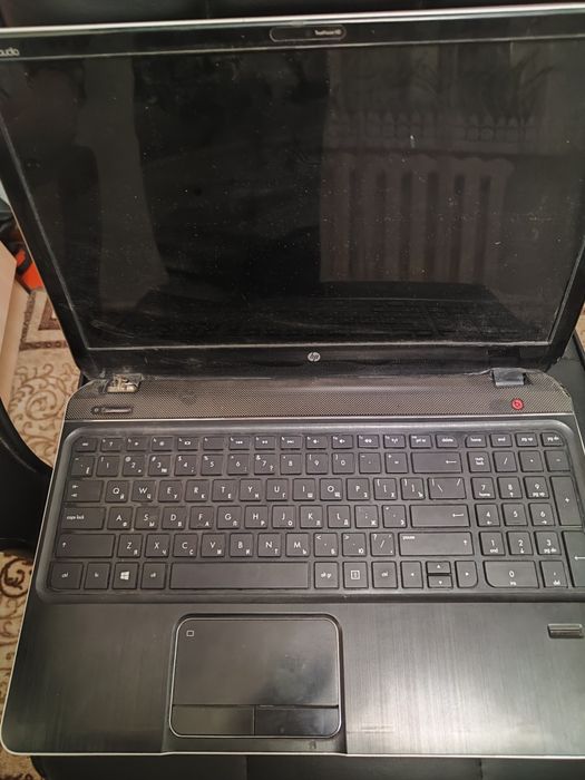 Продаю ноутбук с минусами