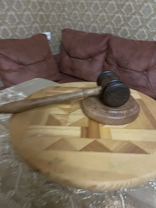 Судялар молотоги.