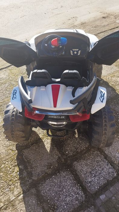 Акумулаторен детски джип!