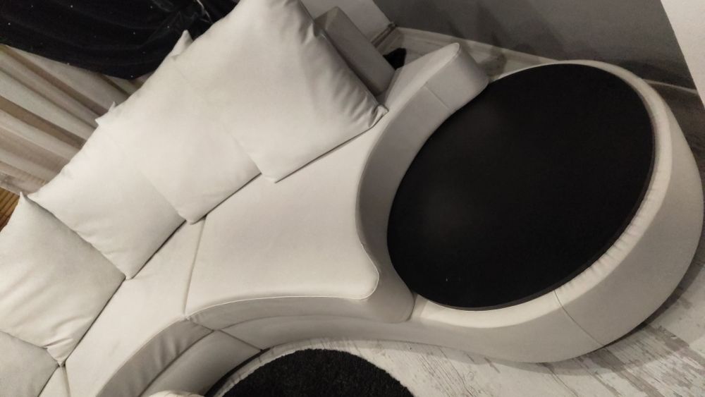 Холова гарнитура със холова маса