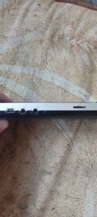 Продам игровую консоль