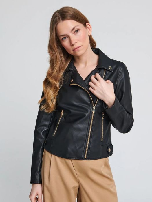 Geaca de piele neagra