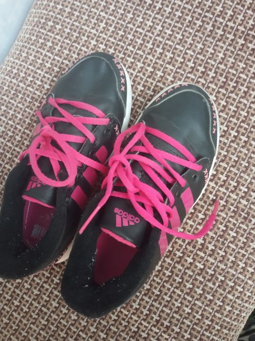 Продам детскую кроссовку