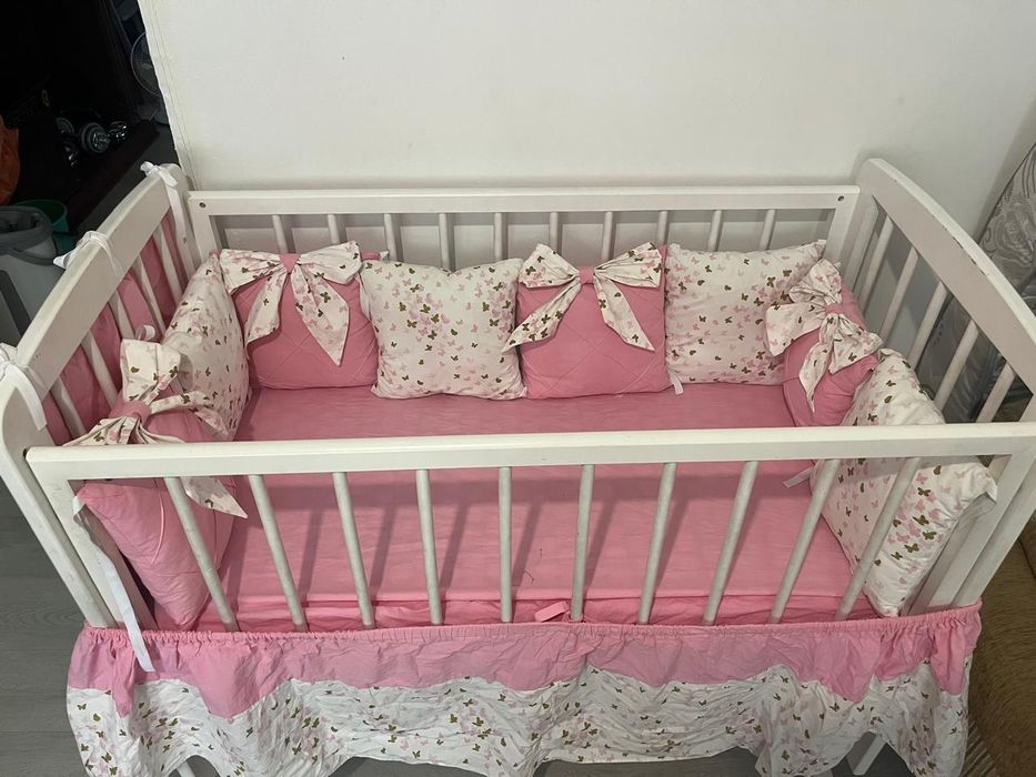 Продаю манеж с матрасом и с бортиками, балдахином ,органайзером .