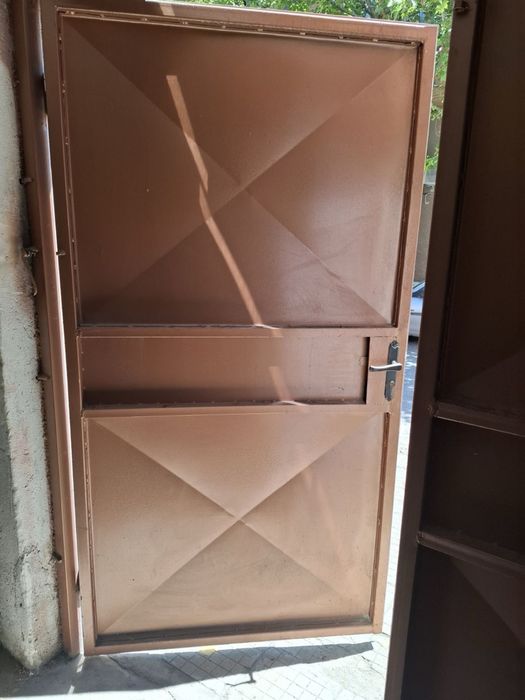 Гаражна врата.