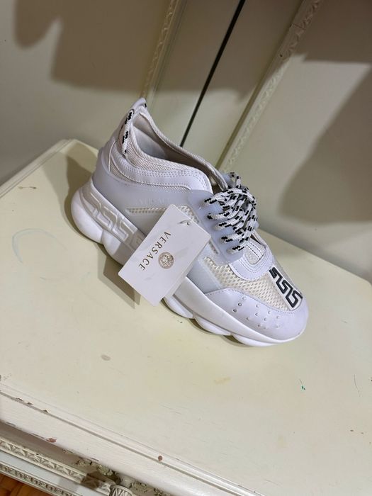 Versace chain reaction