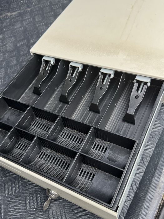 Продавам каса fujitsu