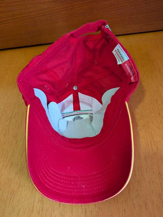 Шапка с козирка Scuderia Ferrari F1, оригинална, чисто нова, червена, Формула 1