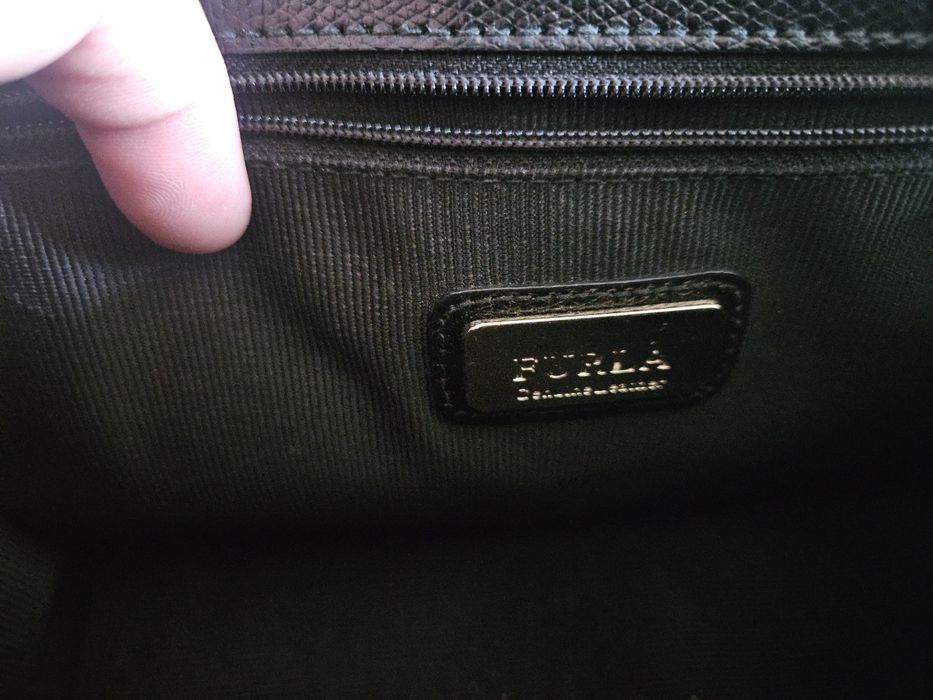 Класическа черна чанта FURLA